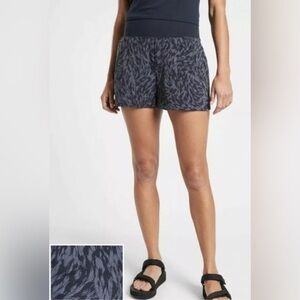 Athleta Womens Trekkie North Printed athletic shorts size 20